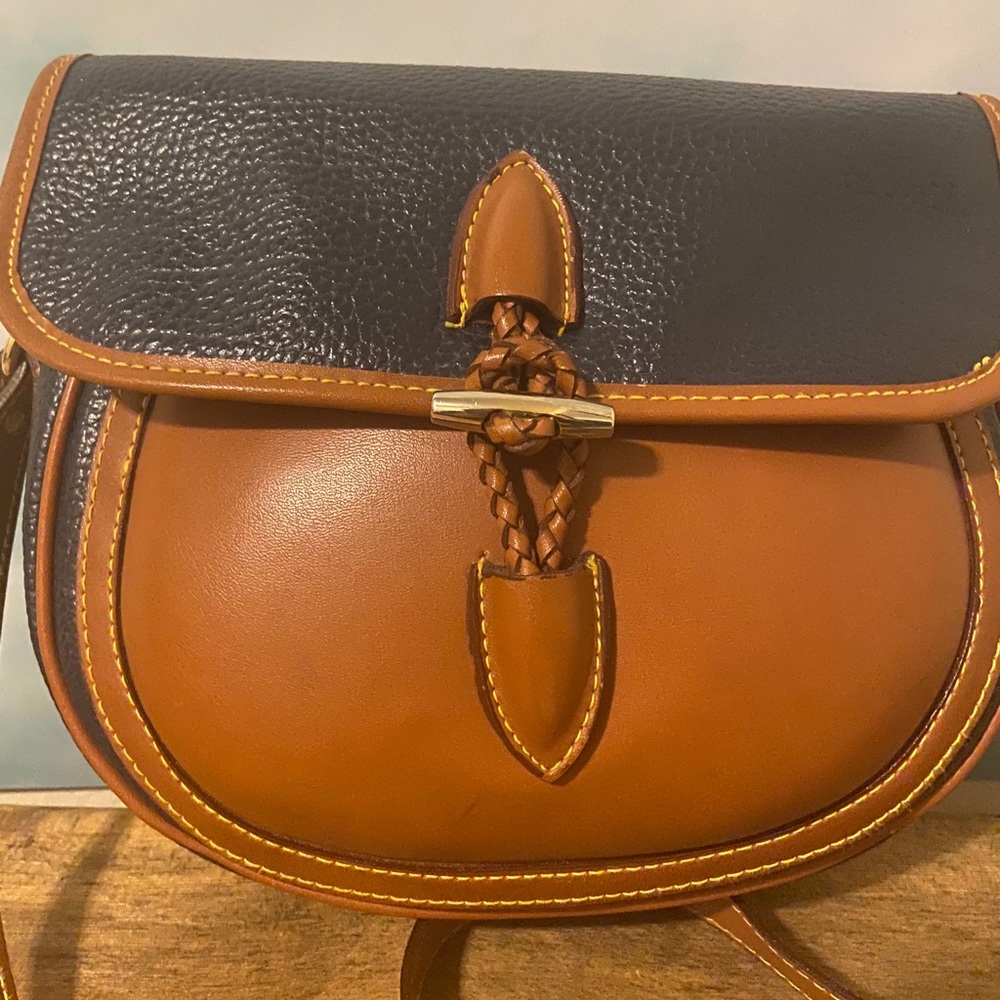 Vintage navy tan Dooney Bourke-like leather purse - Picture 8 of 10